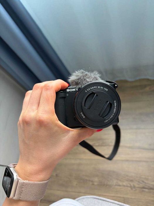 Фотоапарат за влогинг Sony ZV-E10 | в гаранция
