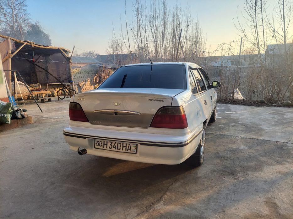 Moshina zoʻr pul zaril