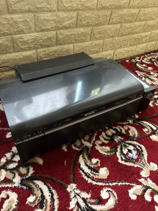 Epson Rangli printer sotiladi