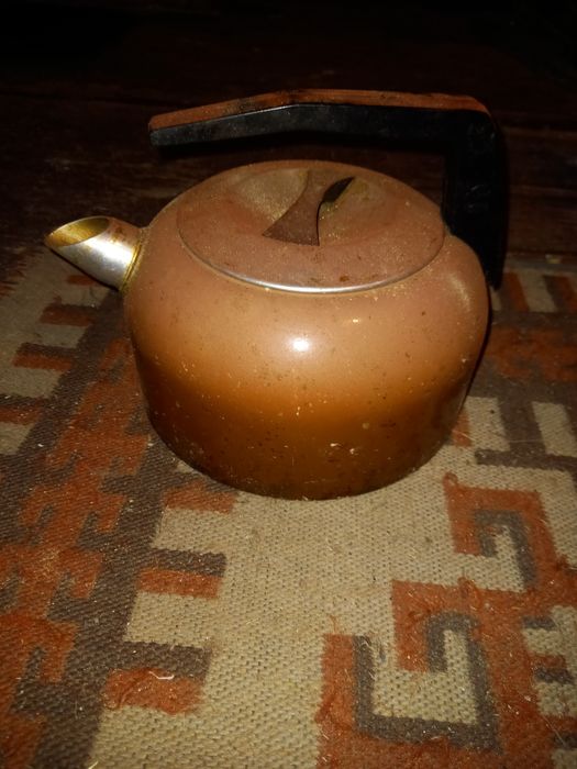 Старинен модел чайник