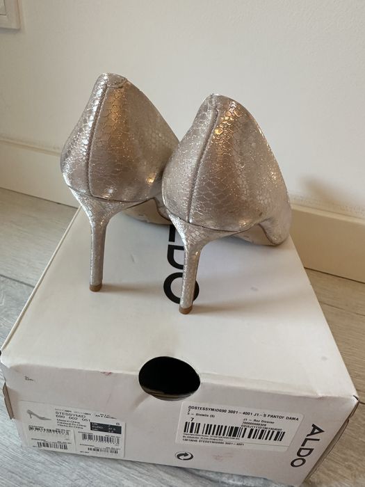 Pantofi ALDO, masura 37,5. Pret 150 lei