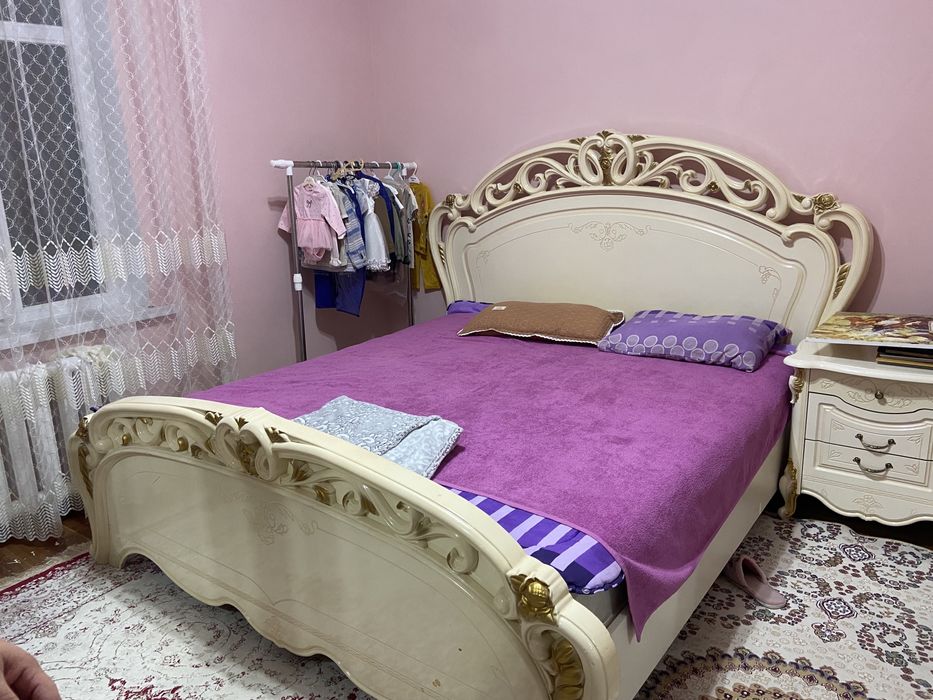 Спальный кровать