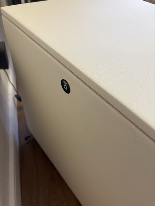 Прикроватная тумбочка