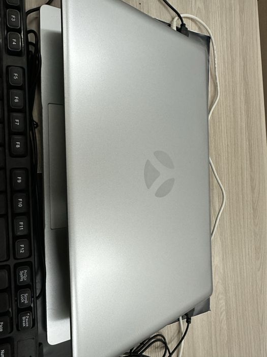 Продается ноутбук Yami