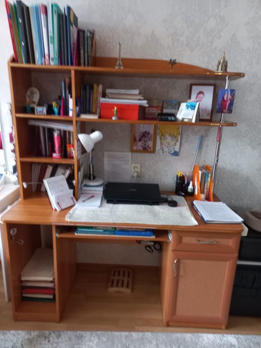 Стол рабочий.