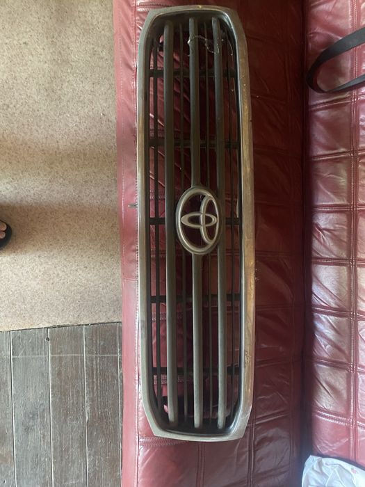 Тойота запчасти решетка фонари