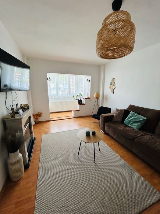 Apartament 3 camere, zona Izvor, lângă spital