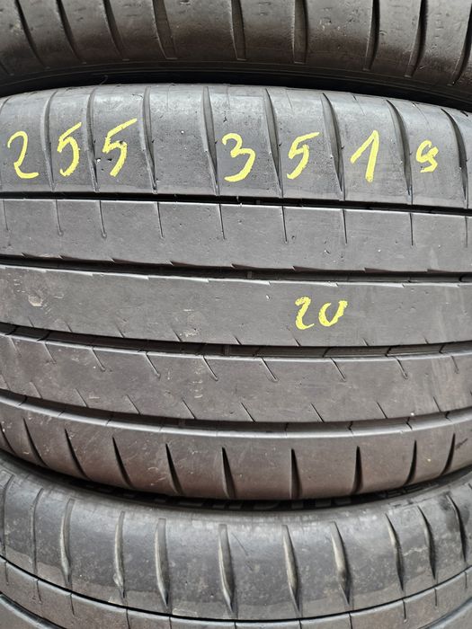 Гуми Спорт Пакет 225/40/19 & 255/35/19