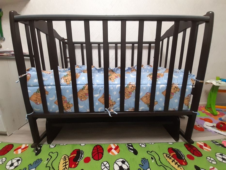 Продам детскую кроватку