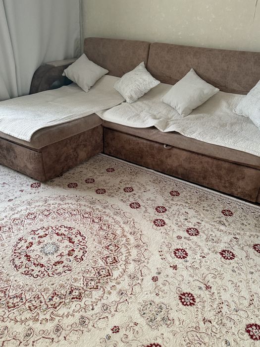 Продам ковер 7000 2,5 м на 3 м