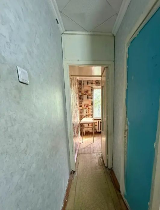 продам 1-ком. 32кв. 2мкр. 2-этаж