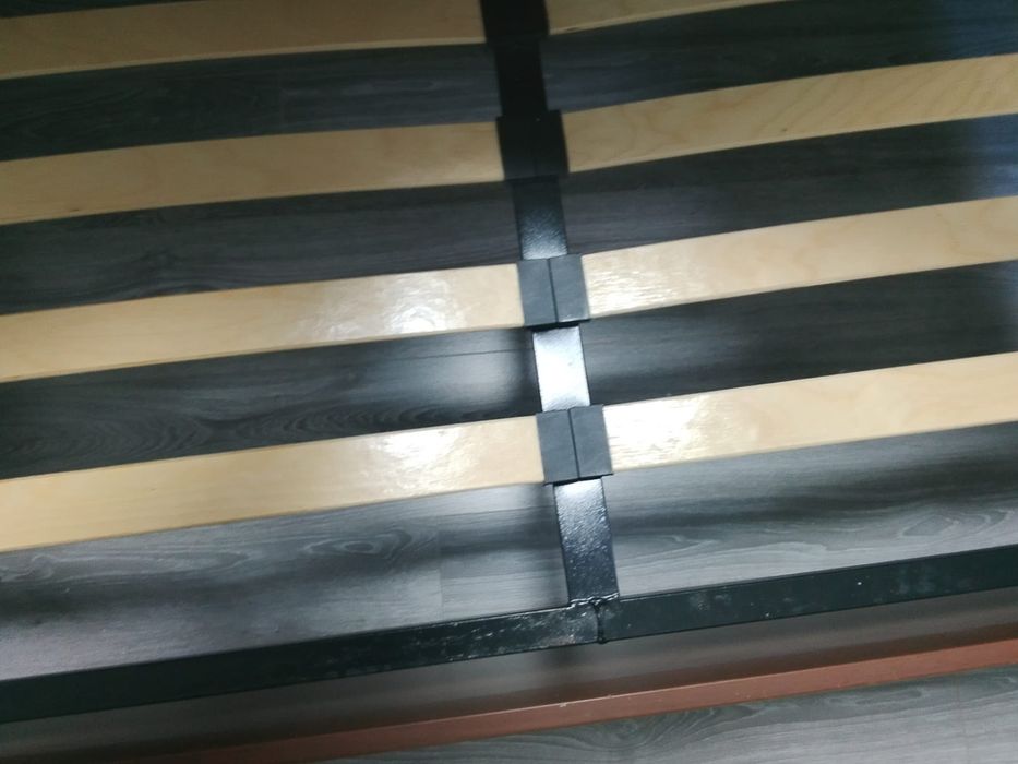 Продам 2х спальную кровать с матрасом