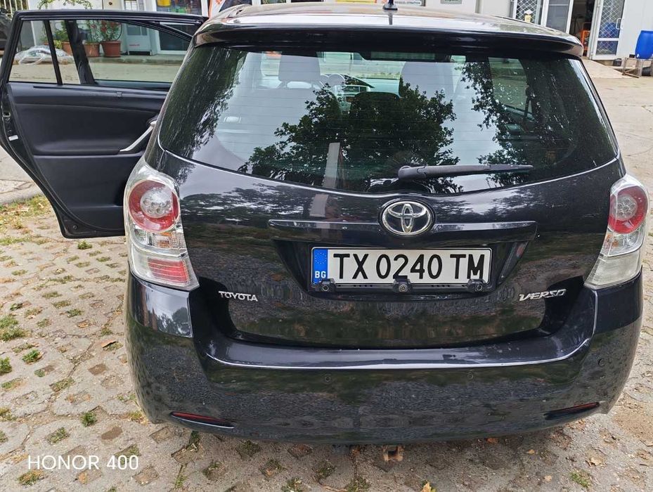 Продавам лек автомобил TOYOTA VERSO в отлично състояние