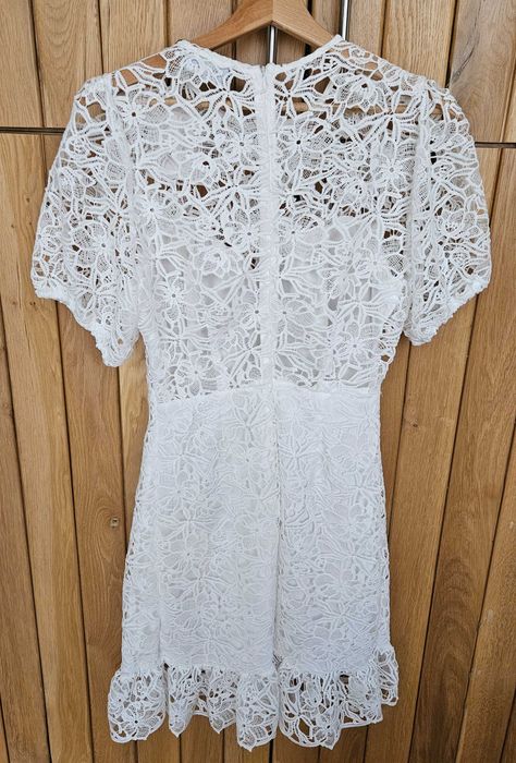 Рокля с плетена дантела марка Mohito размер 40 нова