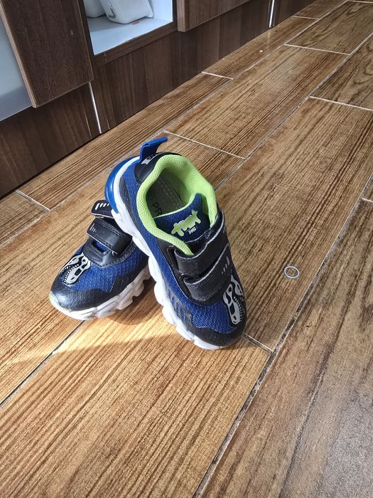 Adidași primigi cu lumini mărimea 25