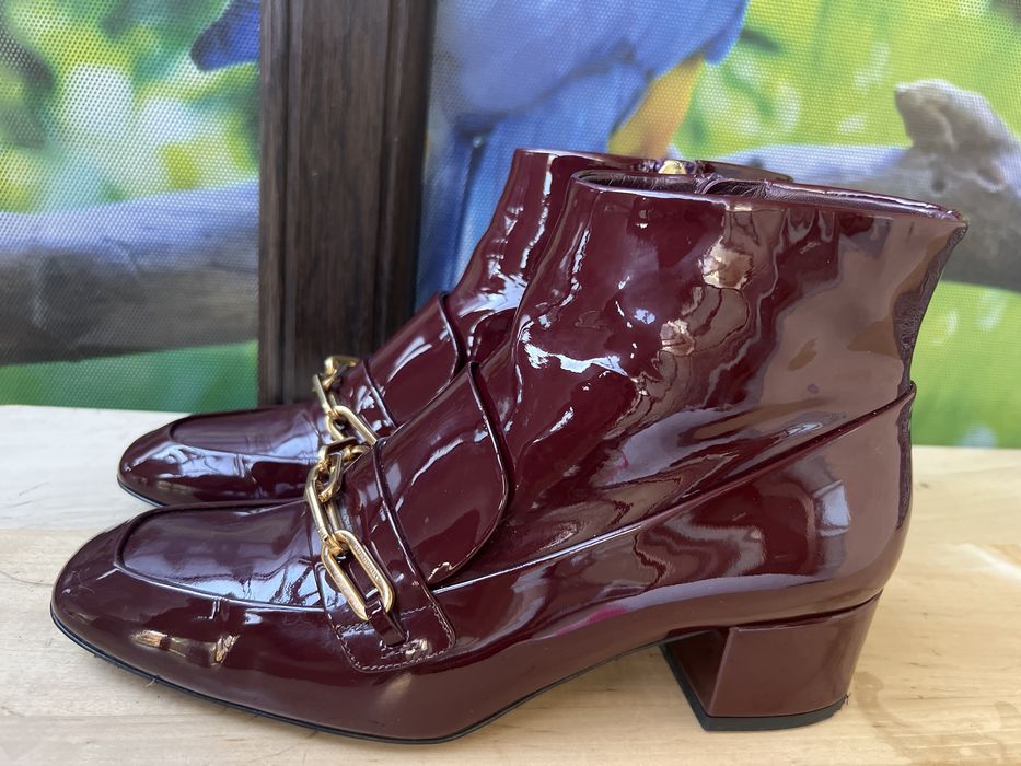 Ghete din piele lacuita ,Burberry