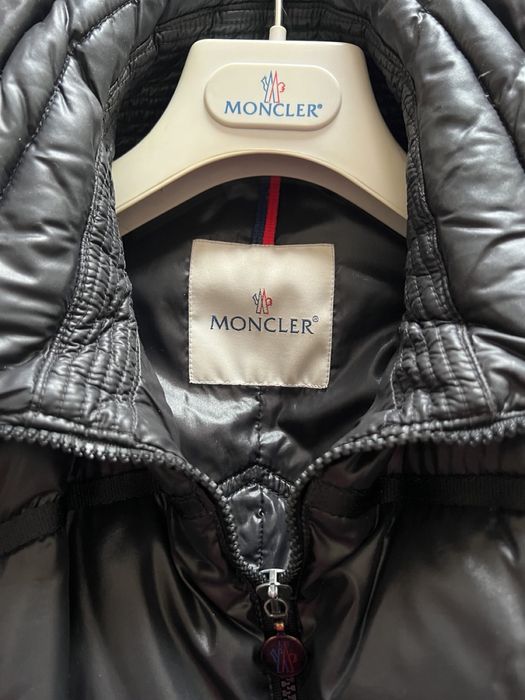 Moncler-размер 4. Уникален модел