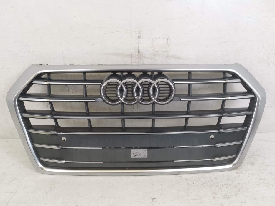 Ауди Q5 / Audi Q5 2 Оригинална решетка на радиатор S-Line в добро съст