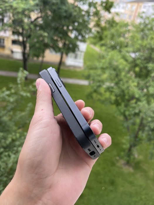 • Iphone  13 Mini • black •