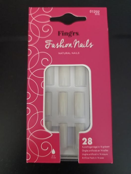 2 Seturi de unghii, 1 nail glue, 1 glue remover