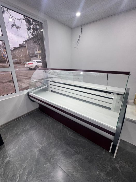 Продам витринный холодильник