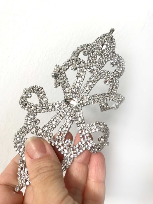 Aplicatie cu pietre deosebita, Decor rochie de mireasa