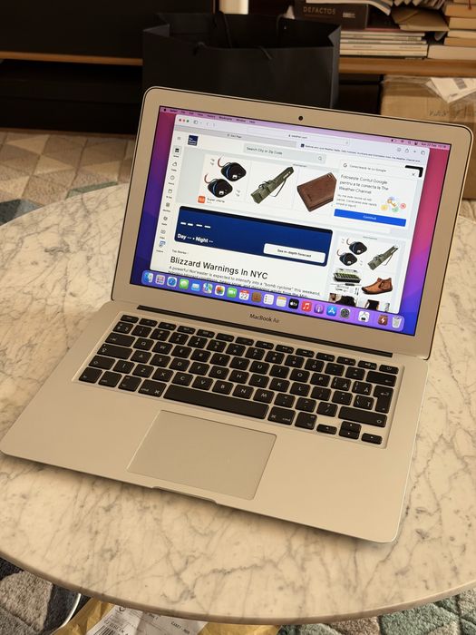 Macbook Air 13” 2017 i5 1.8GHz 8GB Ram, SSD 128GB