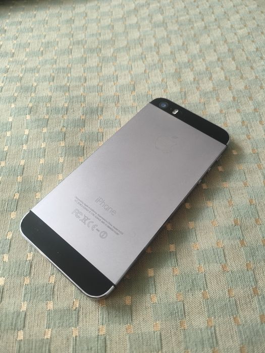 Продам смартфон iphone 5s в отличном состоянии