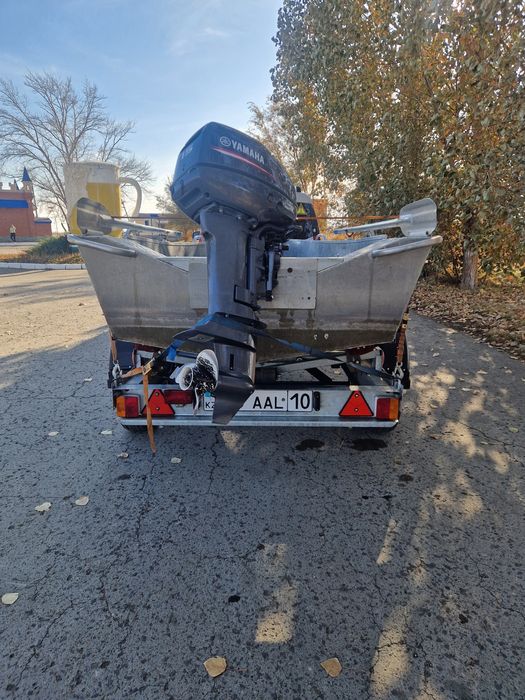 Продам лодку моторную