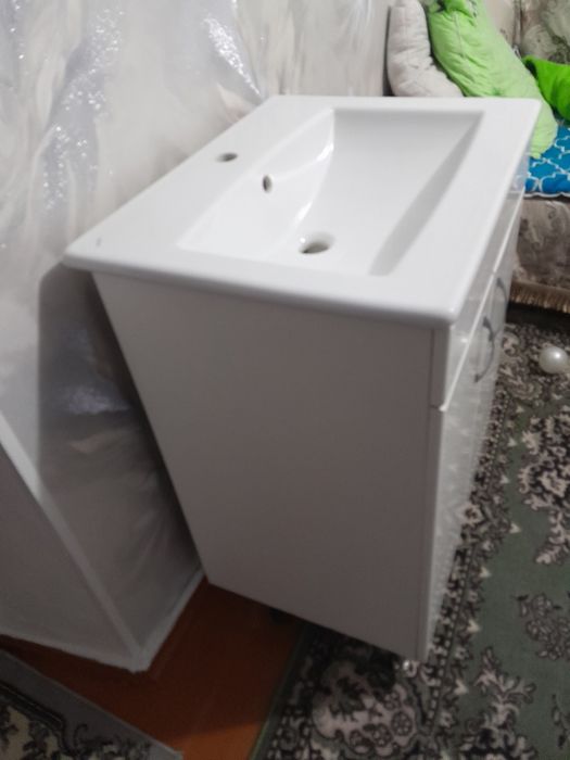 Продам Раковину с тумбой.