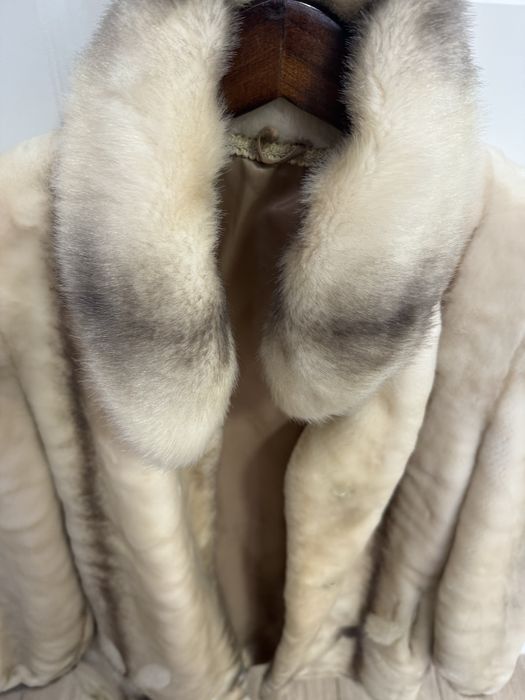 Шубка- эко светлая