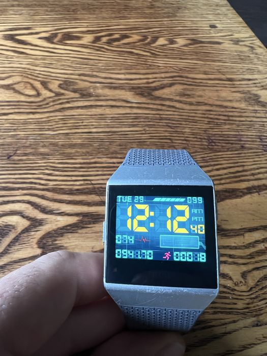 Фитнесс часы Fitbit Ionic