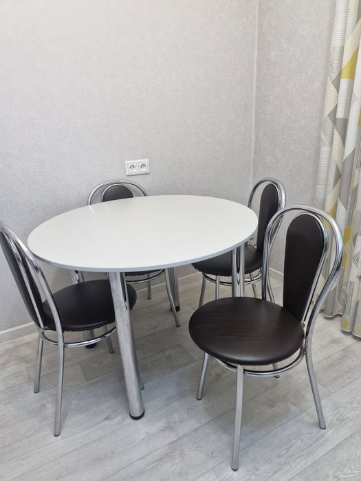 Стол кухонный  со стульями