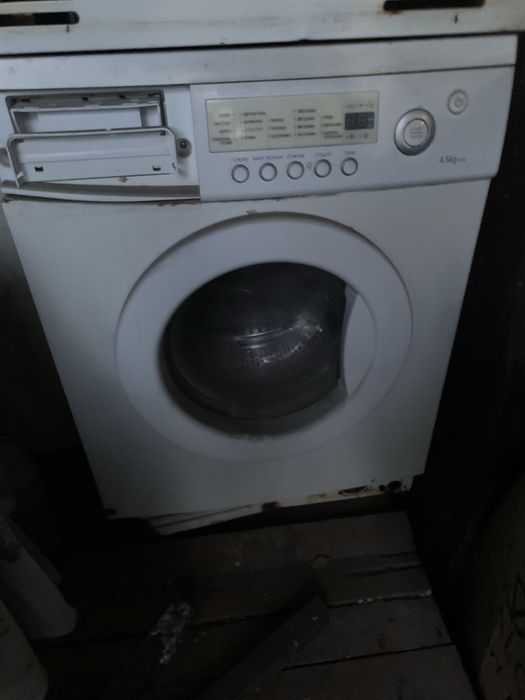 стиральная машина и аристон