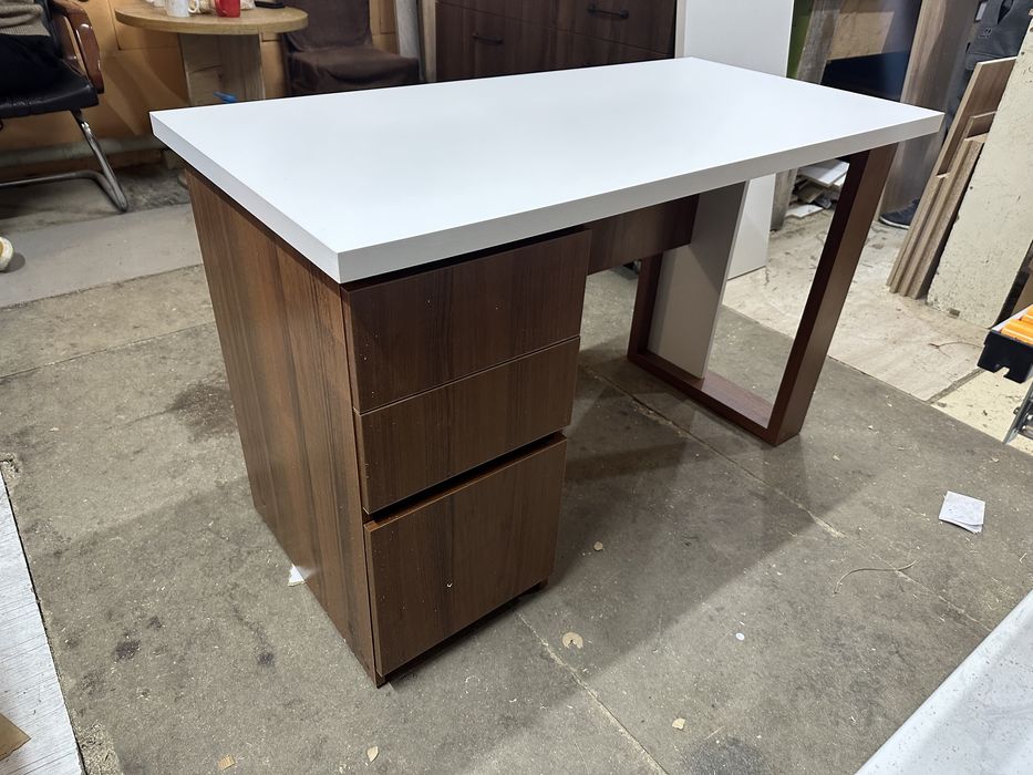 Стол Венус -2. Стол рабочий, с тумбой