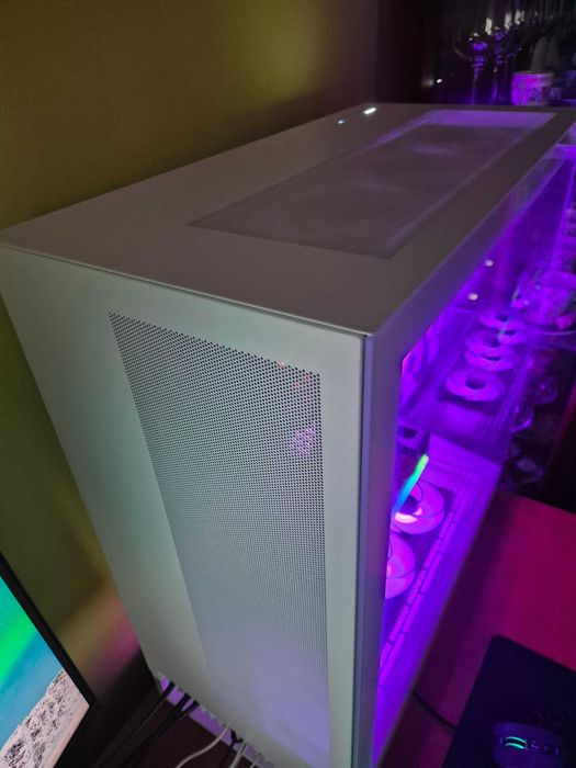 Vand Sistem Ryzen 7 9700x, Rx 7800xt Saphire Nitro+, 64 GB DDR5 6000