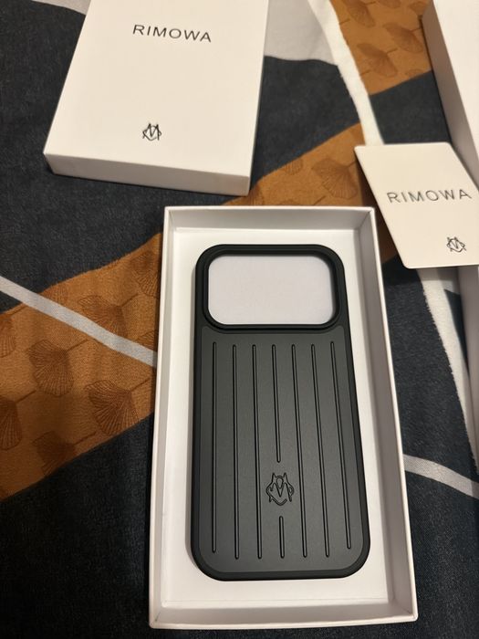 Husa Rimowa noua iphone 17 pro si iphone 17 pro max