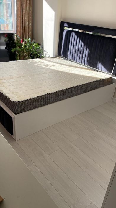 Кровать с матрацом