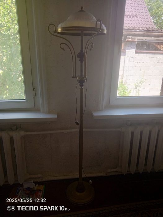 Торшер бронзовый в античном стиле