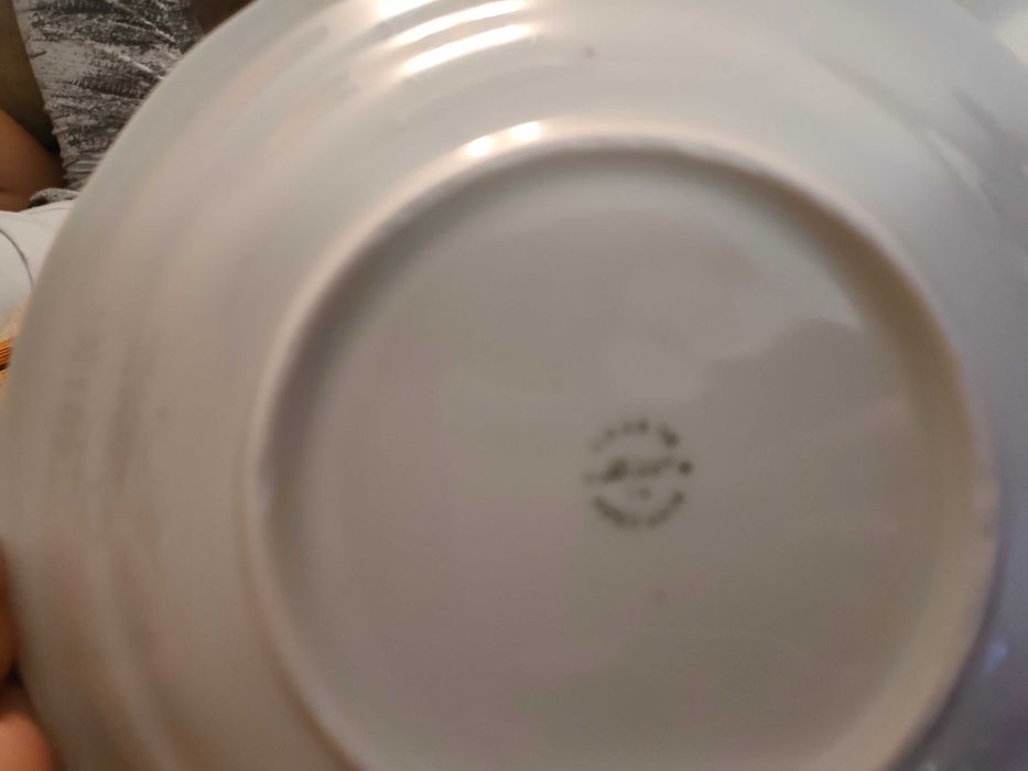 Старини порцеланови чинии за хранене
