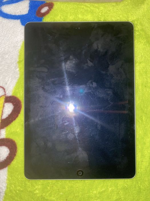 Ipad air.      (Mici imperfectiuni)