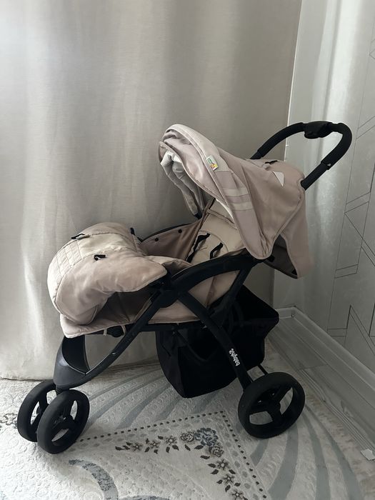 Бежевая коляска