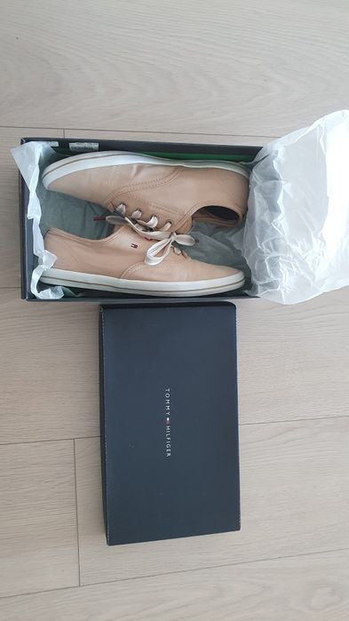 TOMMY HILFIGER sneakers dama textil bej marime 37 st f buna Curier OLX