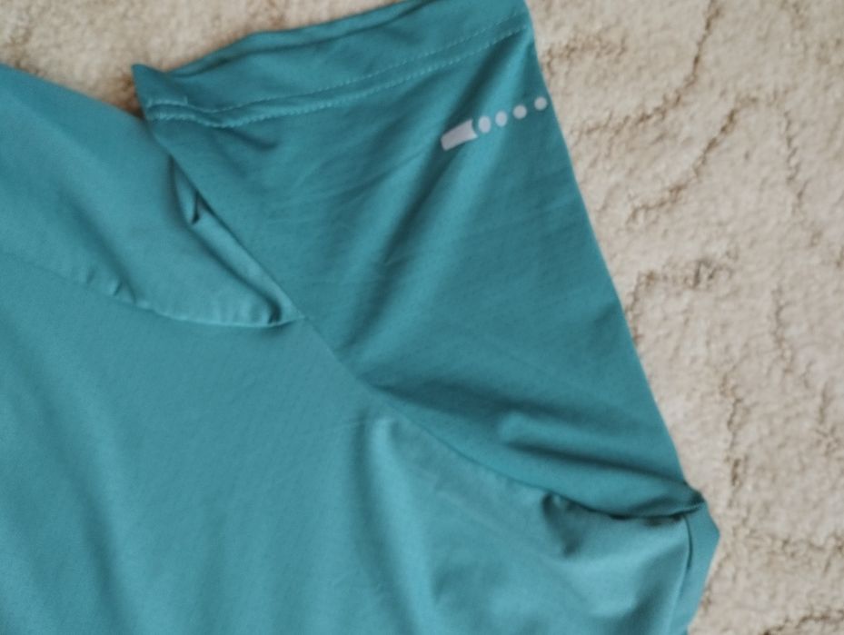 Tricou sport(damă), în stare foarte bună