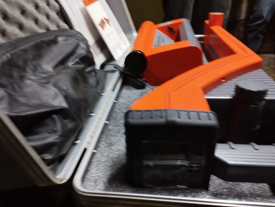 Metrotech FM 9800 XT.