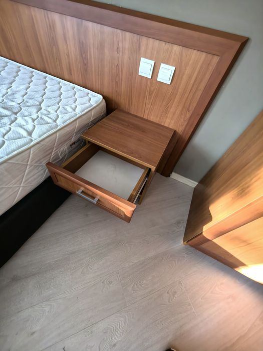 Спалня с табла , гръб с матрак мемори пяна+ две нощни шкафчета