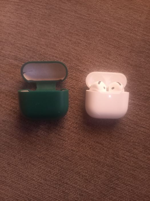 Продам наушники Airpods 4