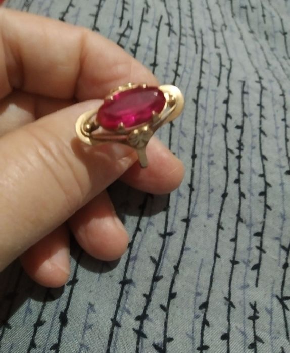 Тилла узук Кузи екутдан.  Размер  19 Юлдузли проба -583.