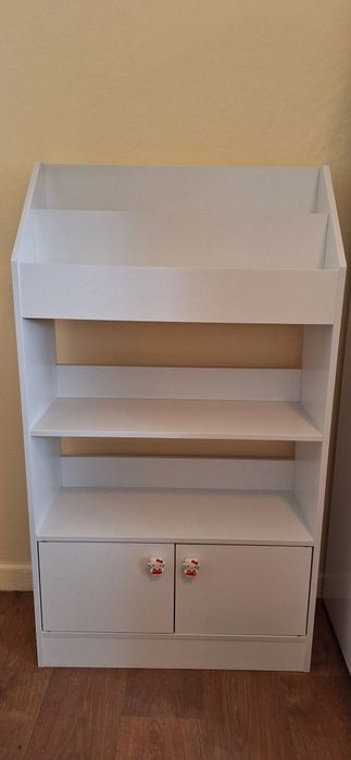 Детска етажерка за книги