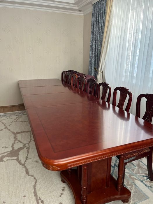 Сервант пен стол, стульяларымен сатылады